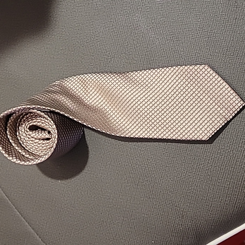 Geoffrey Beene toupe tie